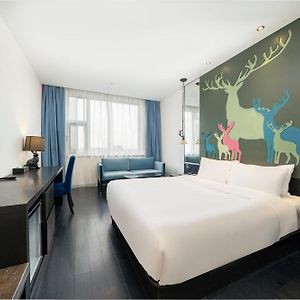 Queen Room Garden View